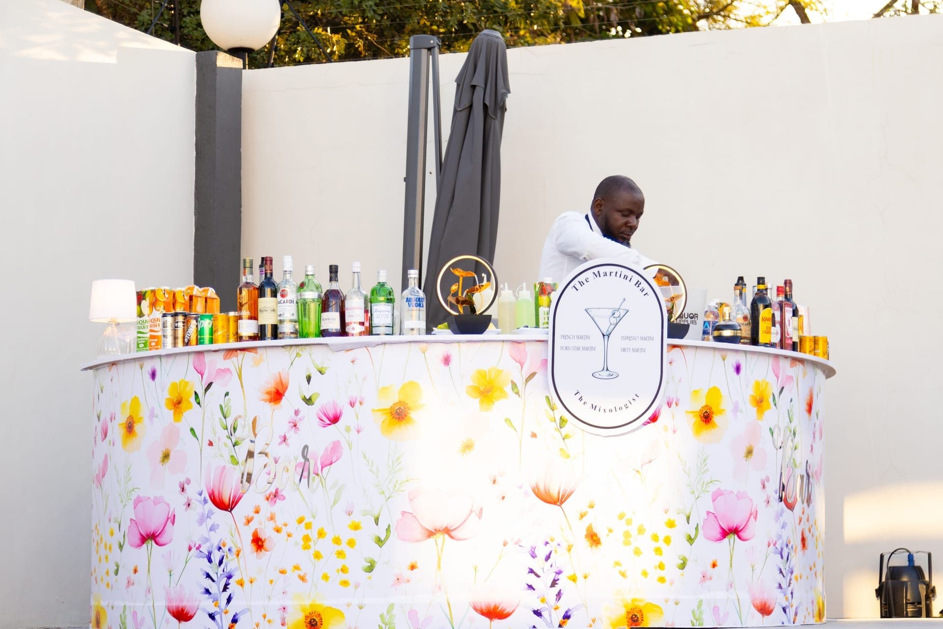 The Mixologist ZW mobile bar set up for an outdoor event